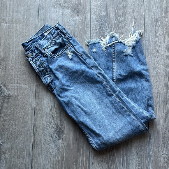 ✨We The Free Cropped Jeans✨ - Picture 3 of 5